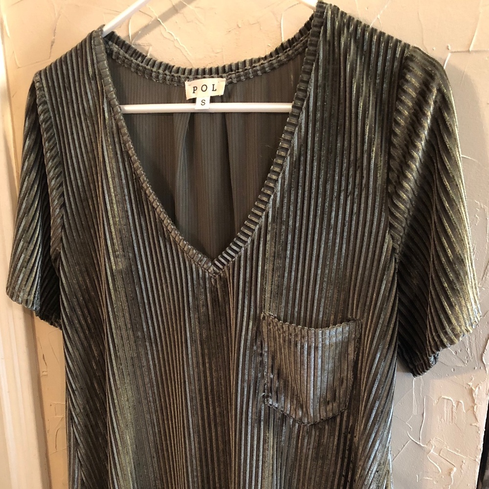 POL Olive Textured Velvet V-Neck